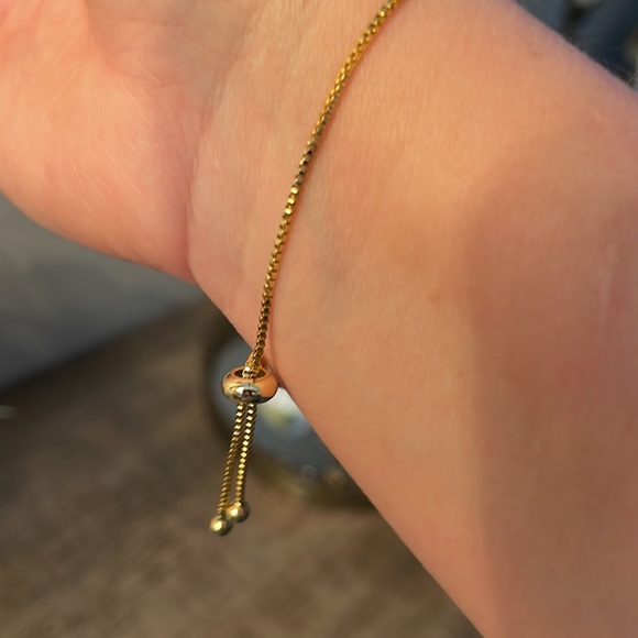 Gold Infinity bracelet with CZ sparkly stones NWOT Toggle adjustable - Picture 7 of 8